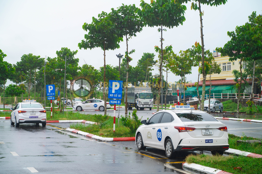 Hạng C1 lên C